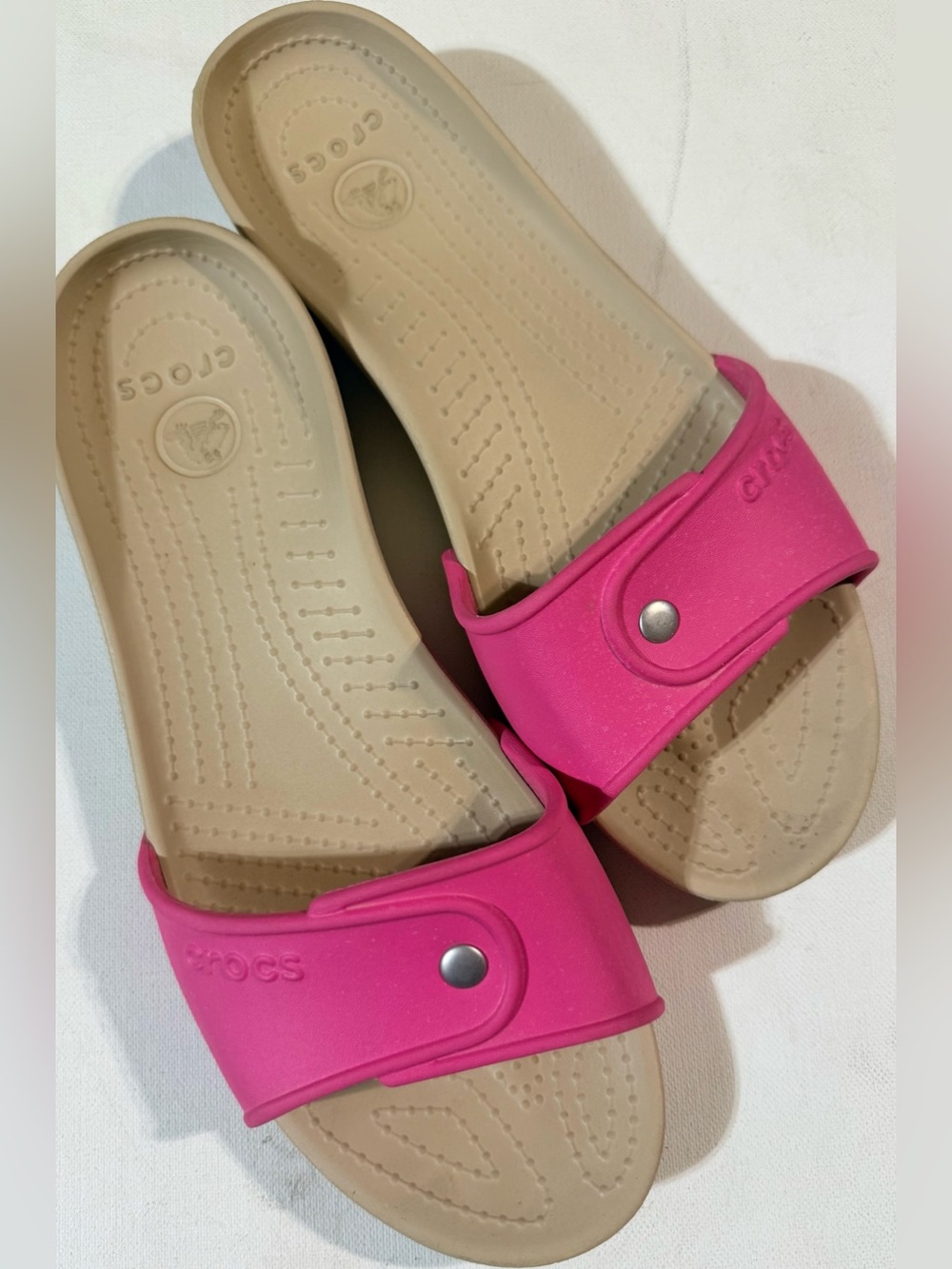 CROCS Cobbler Slide Women's Fuchsia Sandals Size-10 With a Metallic Rivet